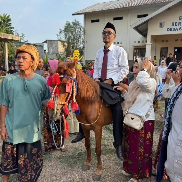 Ribuan Warga Iringi Pendaftaran Mashur Sebagai Calon Kades Sigerongan Lombok Barat 1 MAAHUR,ST.MM