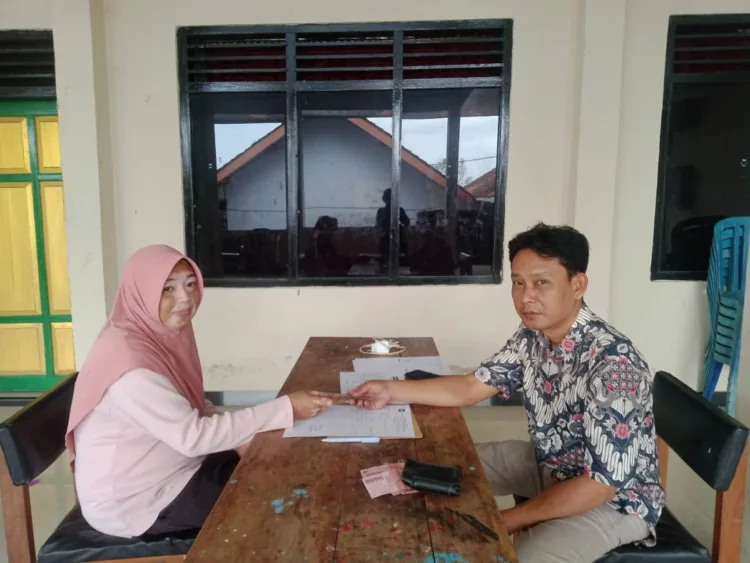 Pemkab Kulon Progo Salurkan BLT Dana Desa Triwulan Keempat bagi 11 KPM di Ngargosari 1 KPM Penerima BLT Dana Desa.