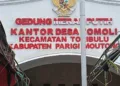 Gedung Kantor Desa Tomoli baru yang dibangun dari swadaya warga.
