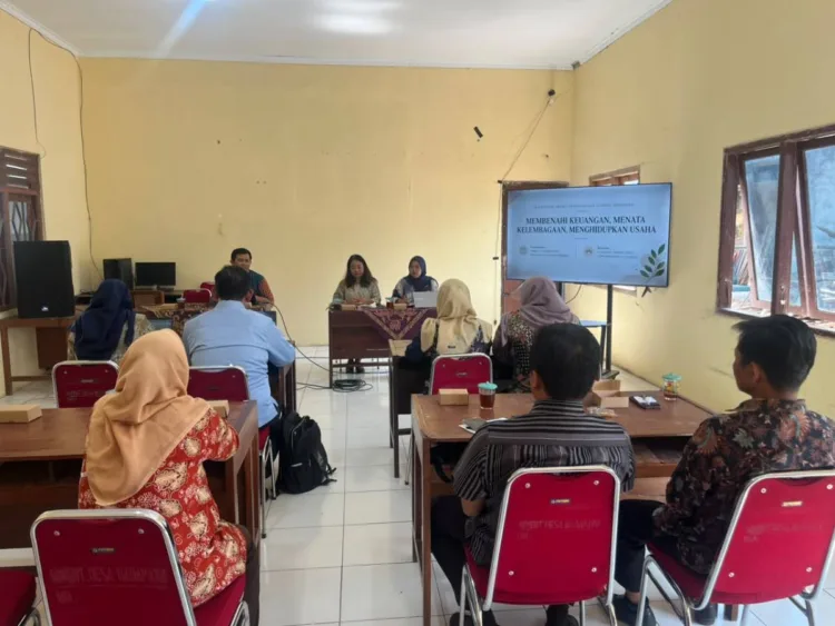 Kegiatan Bimtek Pengelolaan BUMKal Mahanani Kalurahan Dadapayu.