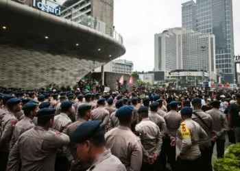 Kapolres Metro Jakarta Pusat Kombes Pol. Reynold EP Hutagalung pimpin pengamanan demo BEM UI di Dukuh Atas.