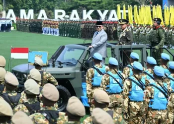 Presiden Prabowo Subianto menegaskan Indonesia yang wilayahnya seluas Eropa hanya memiliki satu TNI sehingga harus terus memperkuat diri dan menguasai teknologi.