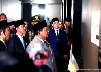Prabowo memimpin Upacara Hari Kesaktian Pancasila 2026 di Lubang Buaya, berdoa di sumur Pahlawan Revolusi, lalu meresmikan museum yang direvitalisasi.