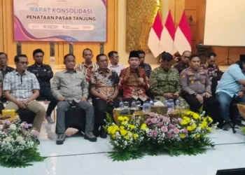 Bupati Jember Gus Fawait menegaskan penataan Pasar Tanjung dilakukan bertahap dan tidak sewenang-wenang.