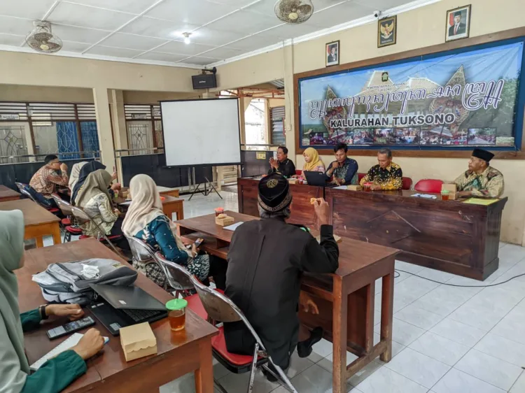 Tim Penyehatan BUM Desa Tuksono Bergerak Atasi Kredit Macet Nasabah 1 Rapat Tim penyehatan bumdesa