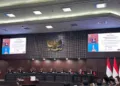 MK menyatakan tak menemukan bukti penyerta ijazah SMA Gibran dalam perkara sengketa Pilpres 2024, tetapi tak dapat mendiskualifikasinya sebagai Wapres.
