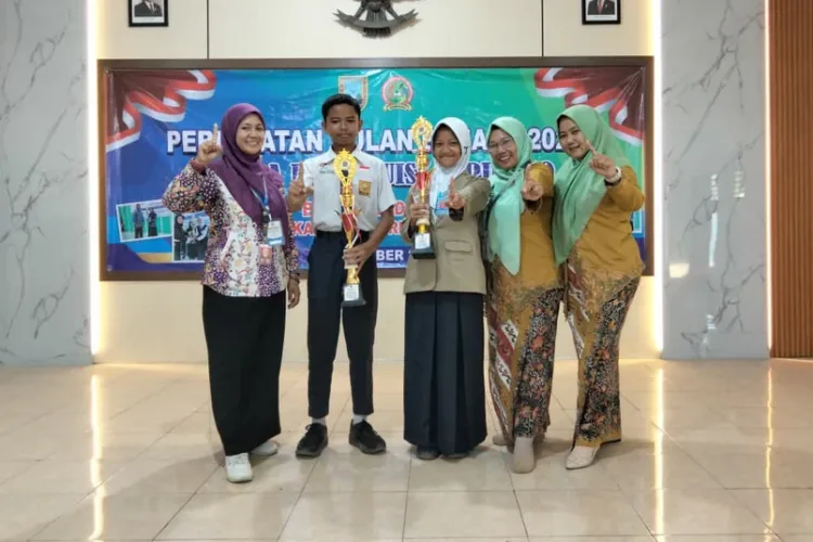 Ahmad Shodiqin dari SMPN 1 Rembang meraih Juara 1 Lomba Baca Puisi dan siap mewakili Kabupaten Rembang ke tingkat Provinsi Jawa Tengah.