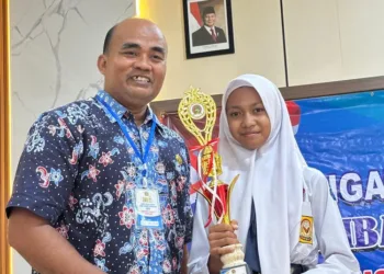 Eriz Frydyaniz, siswa SMPN 1 Sulang, meraih Juara Harapan 3 Lomba Pidato Semarak Bulan Bahasa tingkat Kabupaten Rembang.