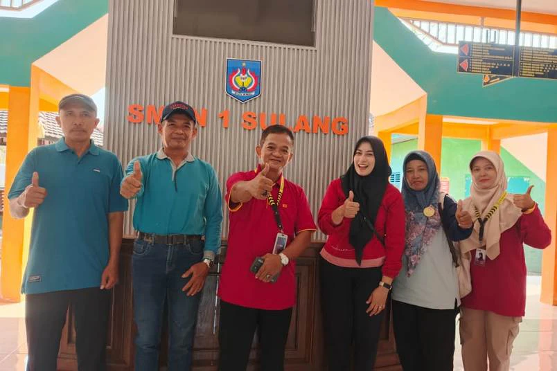 SMPN 1 Sulang memperingati World Cleanup Day 2026 dengan melibatkan murid, guru, dan komite sekolah dalam aksi bersih lingkungan.