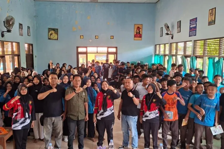 SMPN 2 Sulang dan Satresnarkoba Polres Rembang menggelar sosialisasi bahaya NAPZA bagi siswa, wujudkan sekolah aman bebas narkoba.