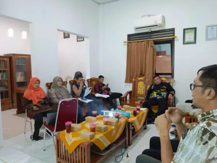 TPP Pengasih Dampingi Revisi AD/ART BUMDesa Kedungsari Demi Kepatuhan Regulasi 1 TPP mencermati Perkal AD ART Bumdesa