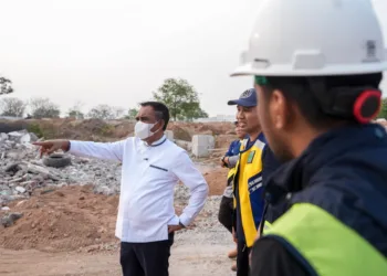 Gubernur Sulteng Anwar Hafid meninjau pembangunan Hutan Kota Talise untuk menjadi pusat olahraga dan rekreasi warga, sekaligus untuk menyambut FORNAS IX 2027. (Lingkar.news Network)