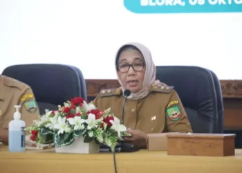 Wabup Blora Sri Setyorini meminta camat dan kepala desa turun langsung ke warga untuk mengejar target penurunan kemiskinan Blora pada 2026.