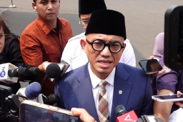 Dua putra Menhaj Mochamad Irfan Yusuf, Barbarossa Muhammad Farros dan Gibran Muhammad Fawwaz, mundur dari jabatan tenaga ahli Kemenhaj setelah penunjukannya menuai polemik.