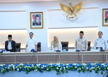 Wakil Gubernur Sulawesi Tengah Reny A. Lamadjido memimpin Rakor penyelenggaraan Haji Haji 1448 H / Tahun 2027 di Ruang Polibu Kantor Gubernur Sulawesi Tengah, Rabu (21/10/2026), yang juga membahas usulan penetapan Embarkasi Antara Sulteng.